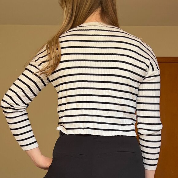 Abercrombie & Fitch Cropped Sweater - Picture 3 of 7